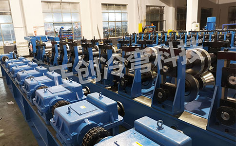 車(chē)廂板自動(dòng)成型機(jī)生產(chǎn)的不同種類(lèi)的車(chē)廂板應(yīng)用方向有哪些不同